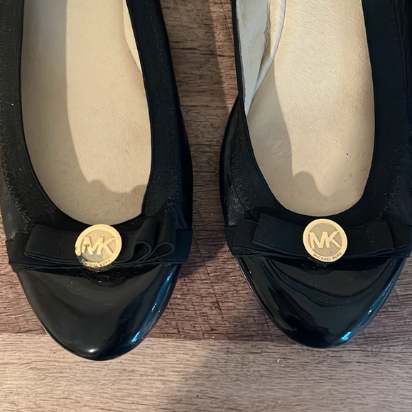 MICHAEL Michael Kors Black Gold Ballet Flats - Picture 2 of 6